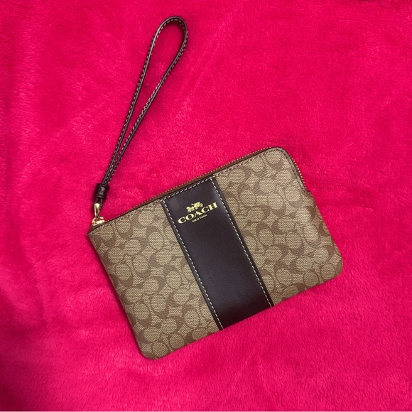 Coach wristlet - Picture 1 of 1